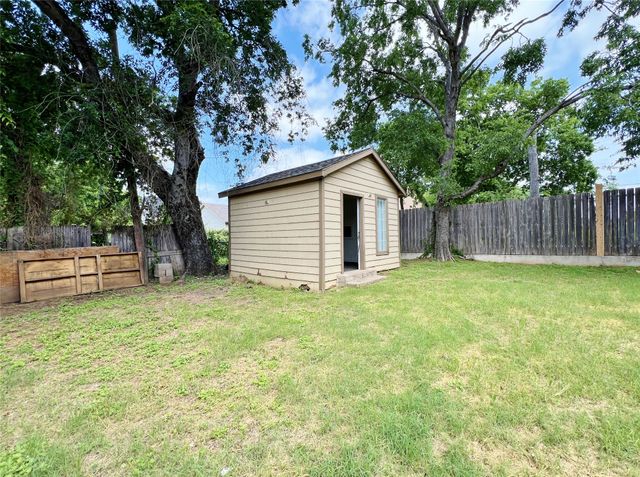 2621 E 12th Street, Fort Worth, TX 76111