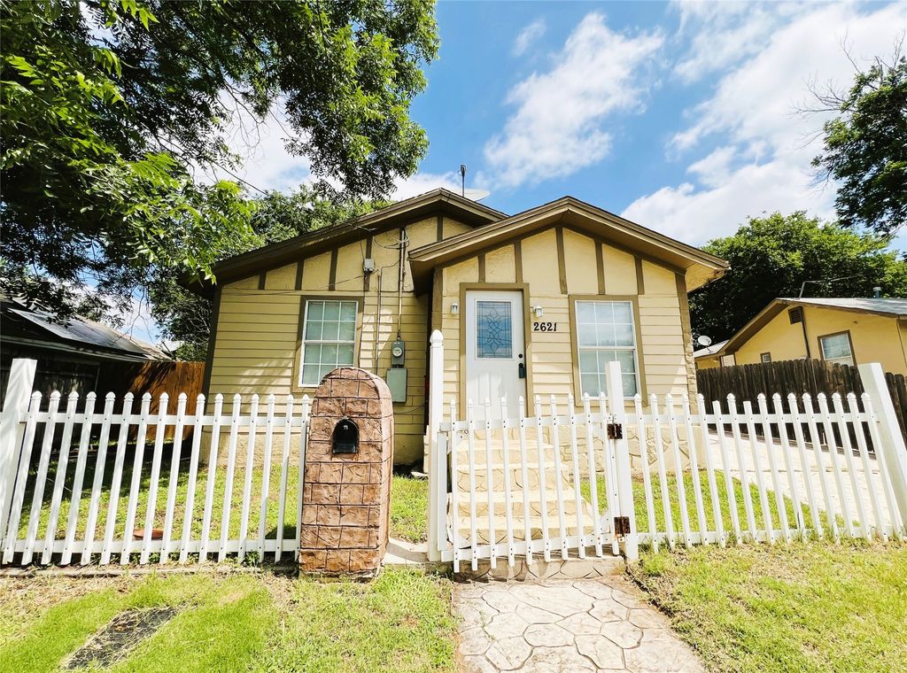 2621 E 12th Street, Fort Worth, TX 76111