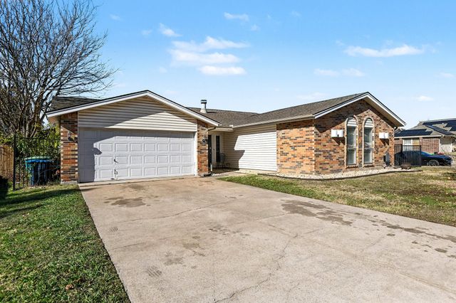 6709 Sunnybank Drive, Fort Worth, TX 76137