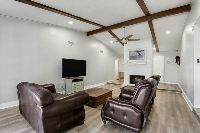 6709 Sunnybank Drive, Fort Worth, TX 76137