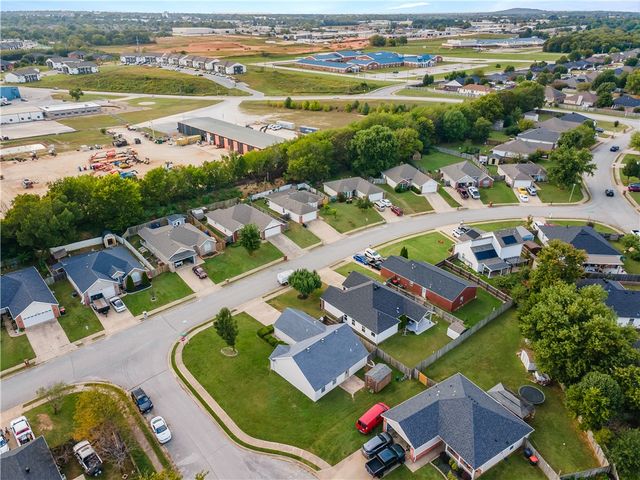 3011 Beaver Creek Street, Springdale, AR 72764