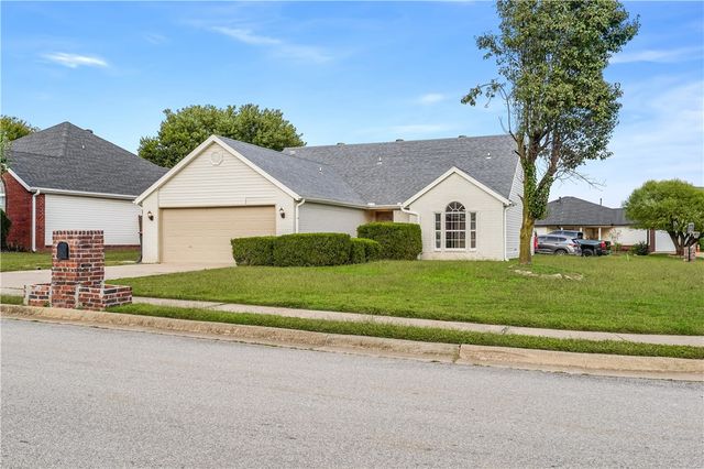 3011 Beaver Creek Street, Springdale, AR 72764