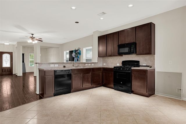 4811 Seaside Sparrow Lane, Baytown, TX 77521