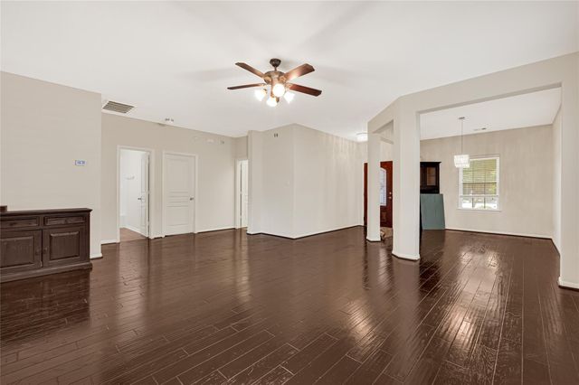 4811 Seaside Sparrow Lane, Baytown, TX 77521