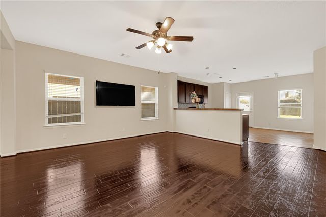 4811 Seaside Sparrow Lane, Baytown, TX 77521