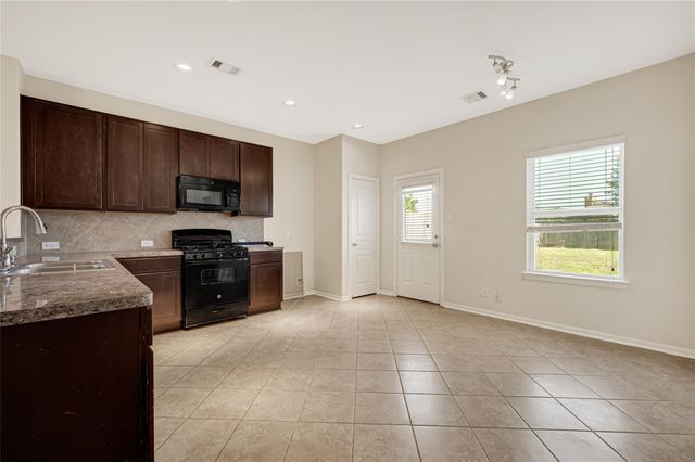 4811 Seaside Sparrow Lane, Baytown, TX 77521