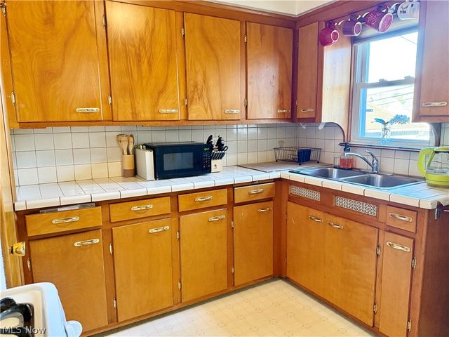 4863 E 93rd Street, Garfield Heights, OH 44125