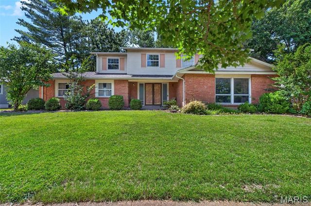 1261 Jade Wind Circle, Ballwin, MO 63011