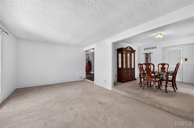 1261 Jade Wind Circle, Ballwin, MO 63011