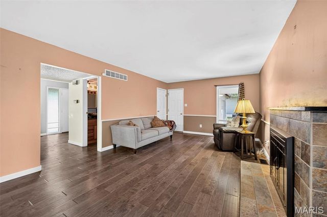 1261 Jade Wind Circle, Ballwin, MO 63011