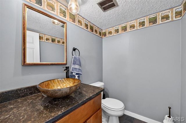 1261 Jade Wind Circle, Ballwin, MO 63011