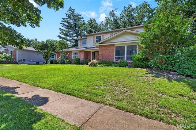 1261 Jade Wind Circle, Ballwin, MO 63011