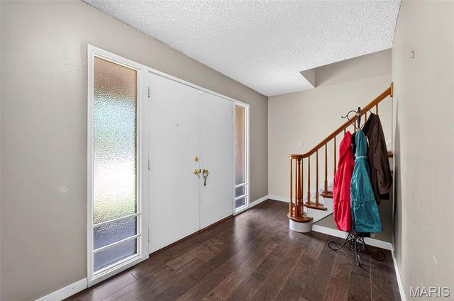 1261 Jade Wind Circle, Ballwin, MO 63011