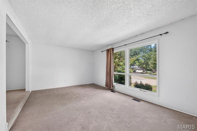 1261 Jade Wind Circle, Ballwin, MO 63011