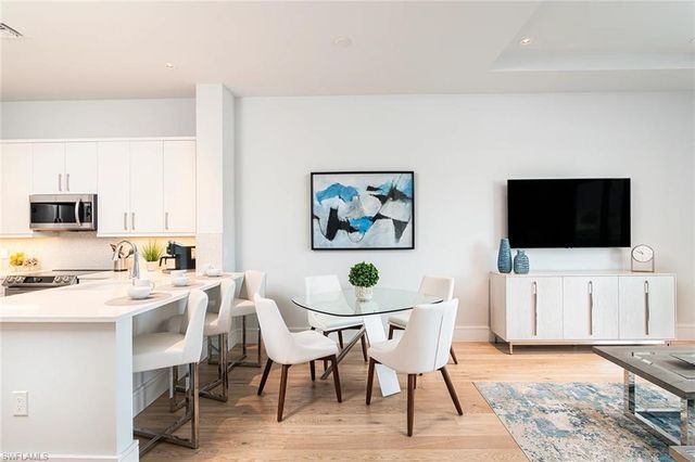 101 8th ST S # 202, Naples, FL 34102