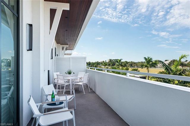 101 8th ST S # 202, Naples, FL 34102