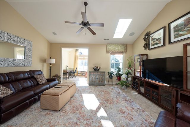 408 Independence Ln, Economy, PA 15042