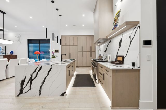 3916 Harding Pl, Nashville, TN 37215