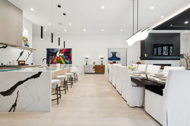 3916 Harding Pl, Nashville, TN 37215