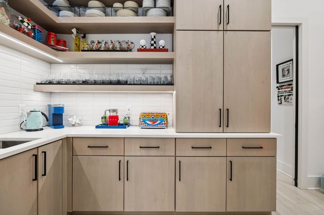 3916 Harding Pl, Nashville, TN 37215