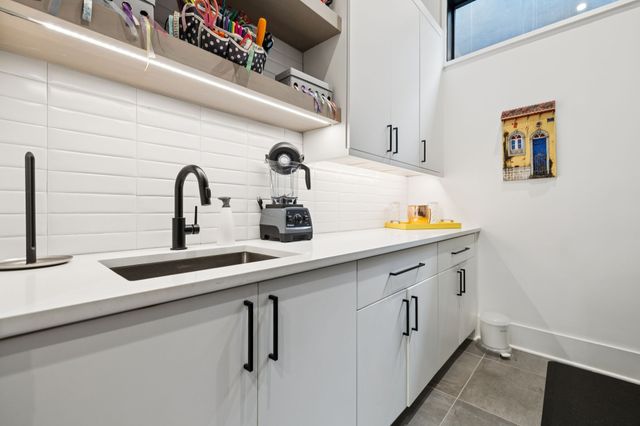 3916 Harding Pl, Nashville, TN 37215