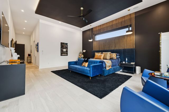 3916 Harding Pl, Nashville, TN 37215