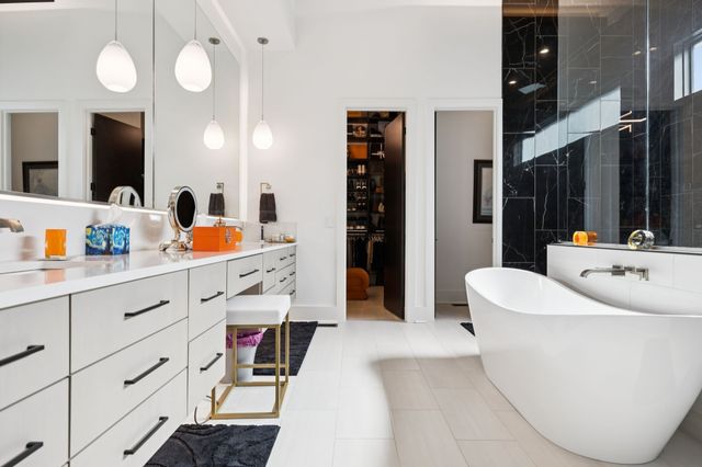 3916 Harding Pl, Nashville, TN 37215