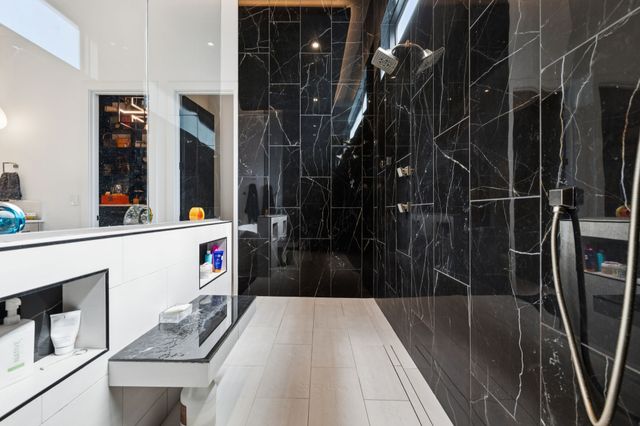 3916 Harding Pl, Nashville, TN 37215