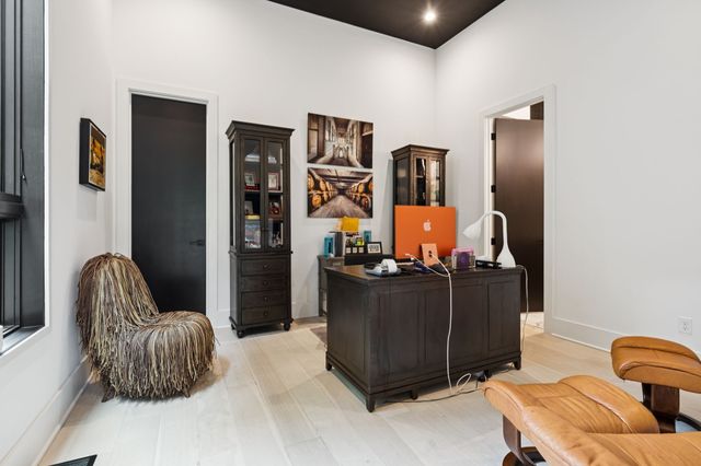 3916 Harding Pl, Nashville, TN 37215