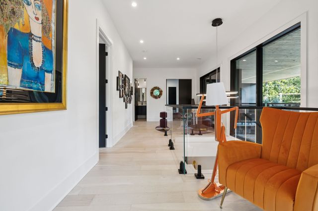 3916 Harding Pl, Nashville, TN 37215