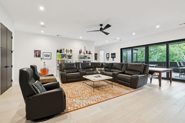 3916 Harding Pl, Nashville, TN 37215