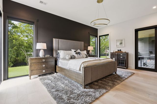 3916 Harding Pl, Nashville, TN 37215