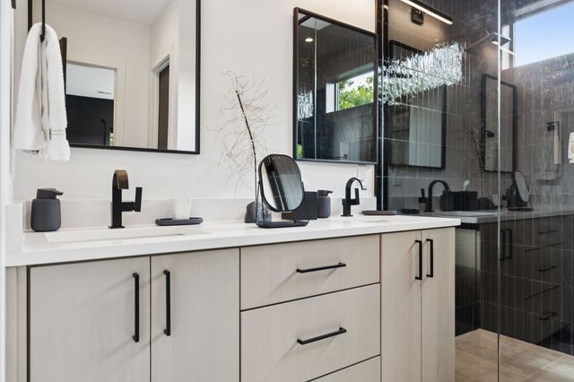 3916 Harding Pl, Nashville, TN 37215