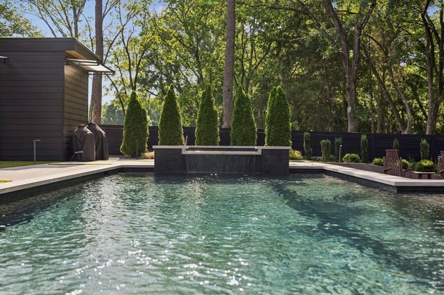 3916 Harding Pl, Nashville, TN 37215