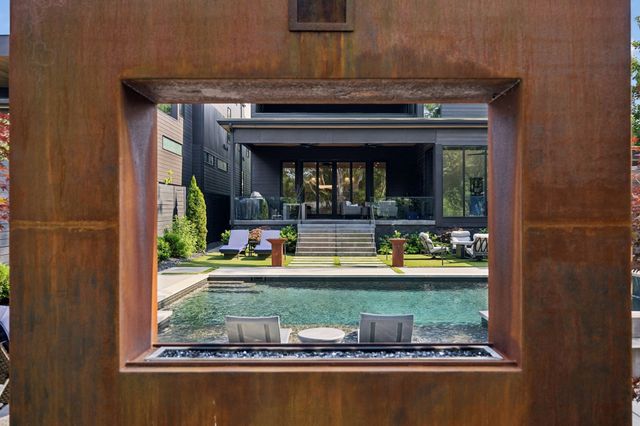 3916 Harding Pl, Nashville, TN 37215