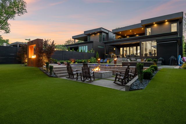 3916 Harding Pl, Nashville, TN 37215