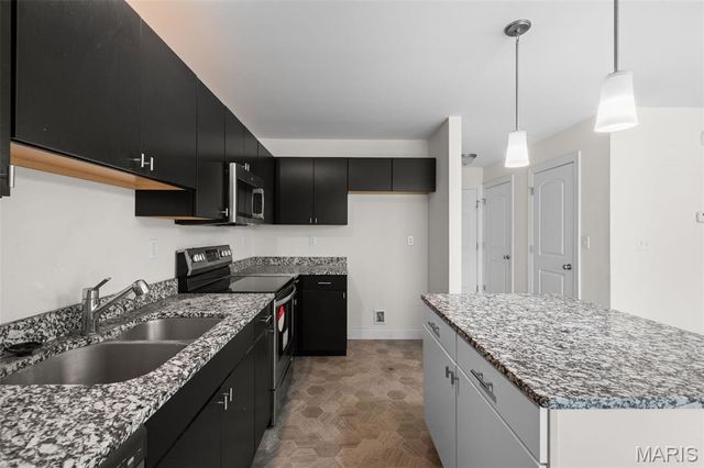 430 Hammerstone Drive, Moscow Mills, MO 63362