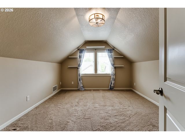 4452 WENDOVER St, Eugene, OR 97404