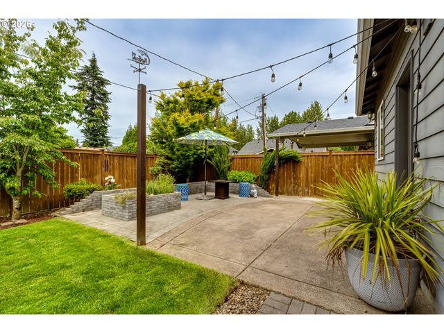 4452 WENDOVER St, Eugene, OR 97404