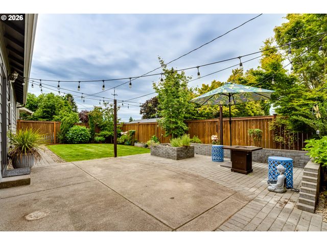 4452 WENDOVER St, Eugene, OR 97404