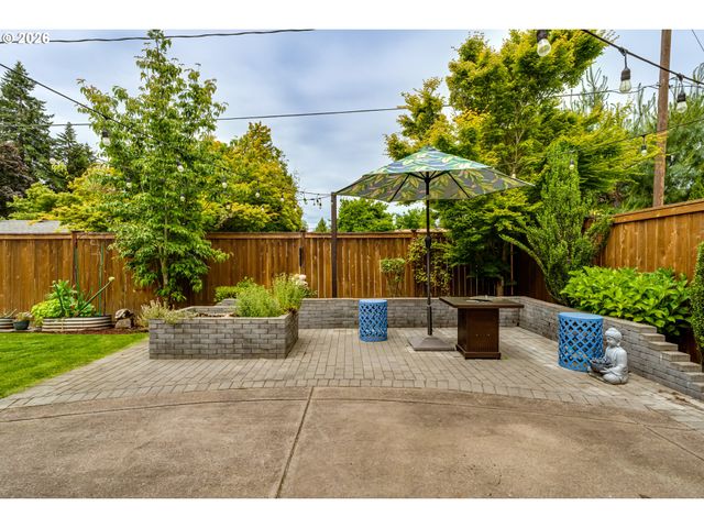 4452 WENDOVER St, Eugene, OR 97404