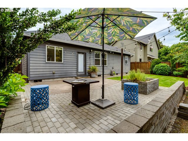 4452 WENDOVER St, Eugene, OR 97404