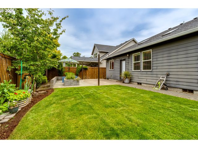 4452 WENDOVER St, Eugene, OR 97404