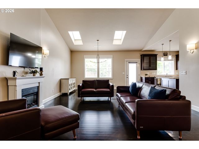 4452 WENDOVER St, Eugene, OR 97404