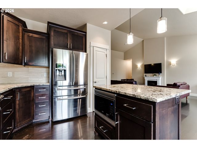4452 WENDOVER St, Eugene, OR 97404