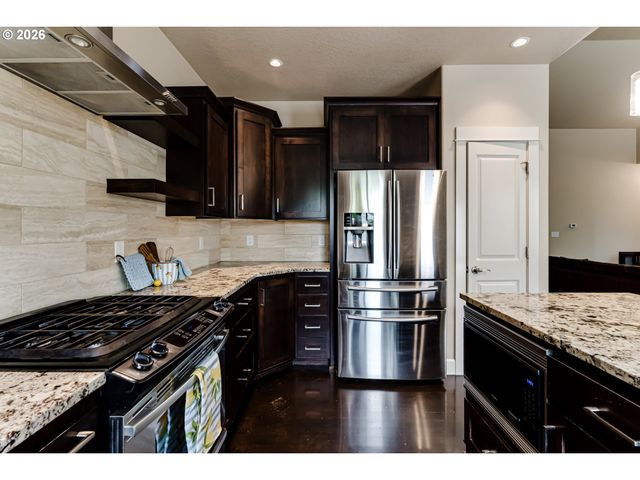 4452 WENDOVER St, Eugene, OR 97404