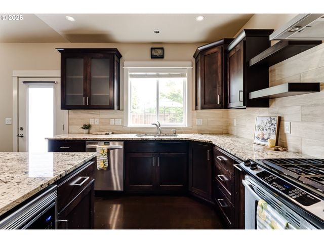 4452 WENDOVER St, Eugene, OR 97404