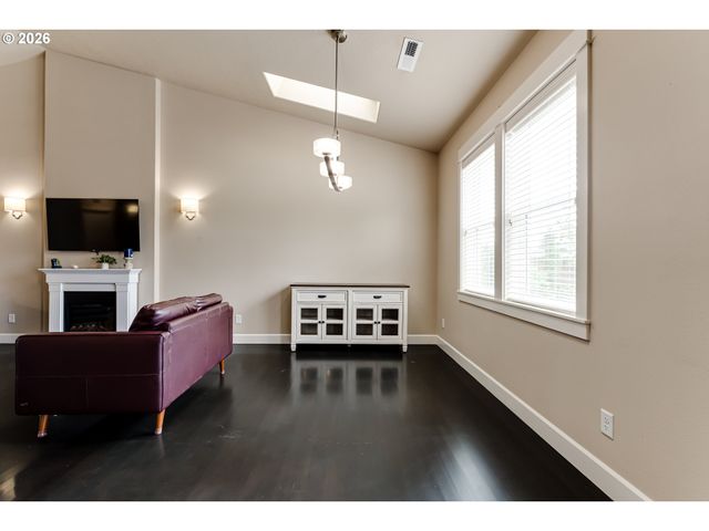 4452 WENDOVER St, Eugene, OR 97404