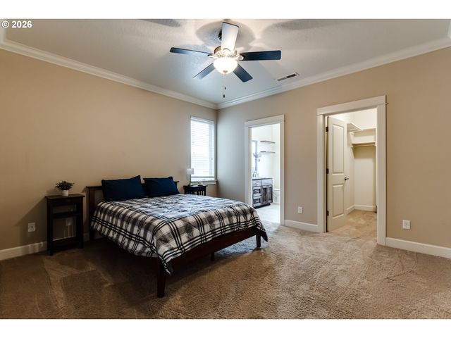 4452 WENDOVER St, Eugene, OR 97404
