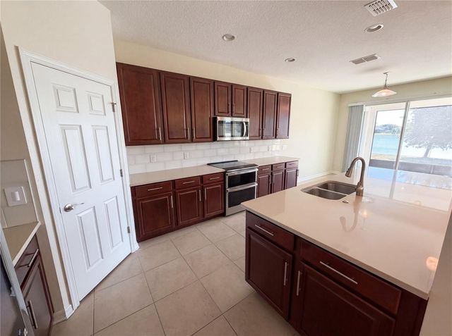 1811 HENLEY STREET, Magnolia Square, FL 34771